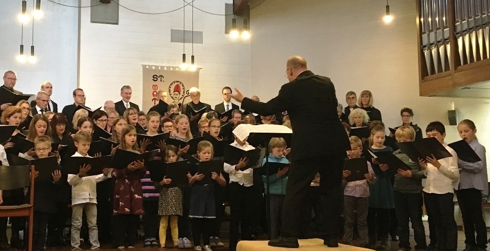 Chorgemeinschaft und Kinderchor Heiligkreuz Trier beim Konzert in St. Maternus am 17. September 2017